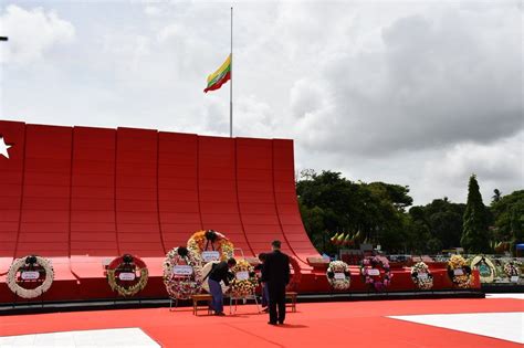 တူရကီအလံကို Çanakkale အာဇာနည်ဗိမာန်တွင် ရောင်ပြန်ဟပ်ခဲ့သည်။